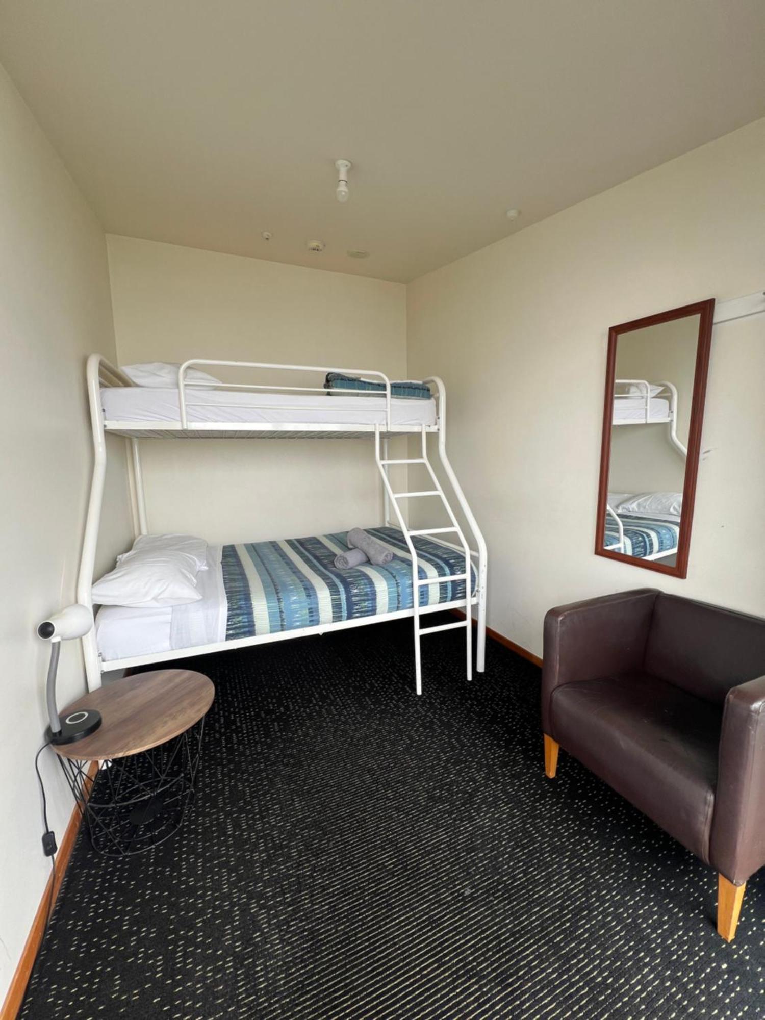 On Top Backpackers Dunedin Eksteriør bilde